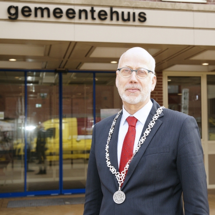 overzicht > Burgemeester Arend van Hout: 